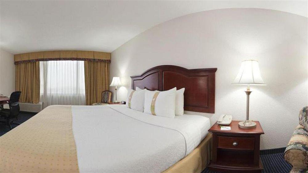 Wyndham Houston Hobby Airport Hotel South Houston Exterior photo